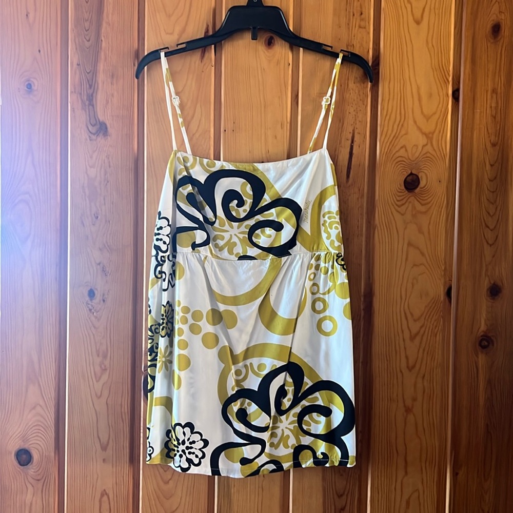 gently used Manuhealii medium tank